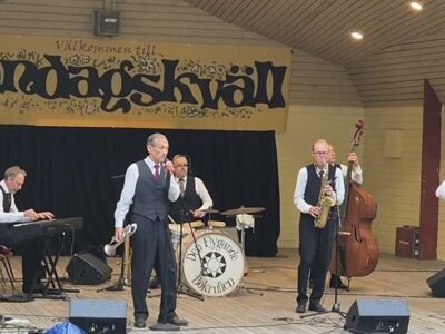 Bild flygande bokrullen